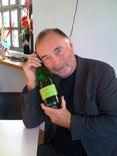 Bernd Fritz mit Flasche Nierentritt